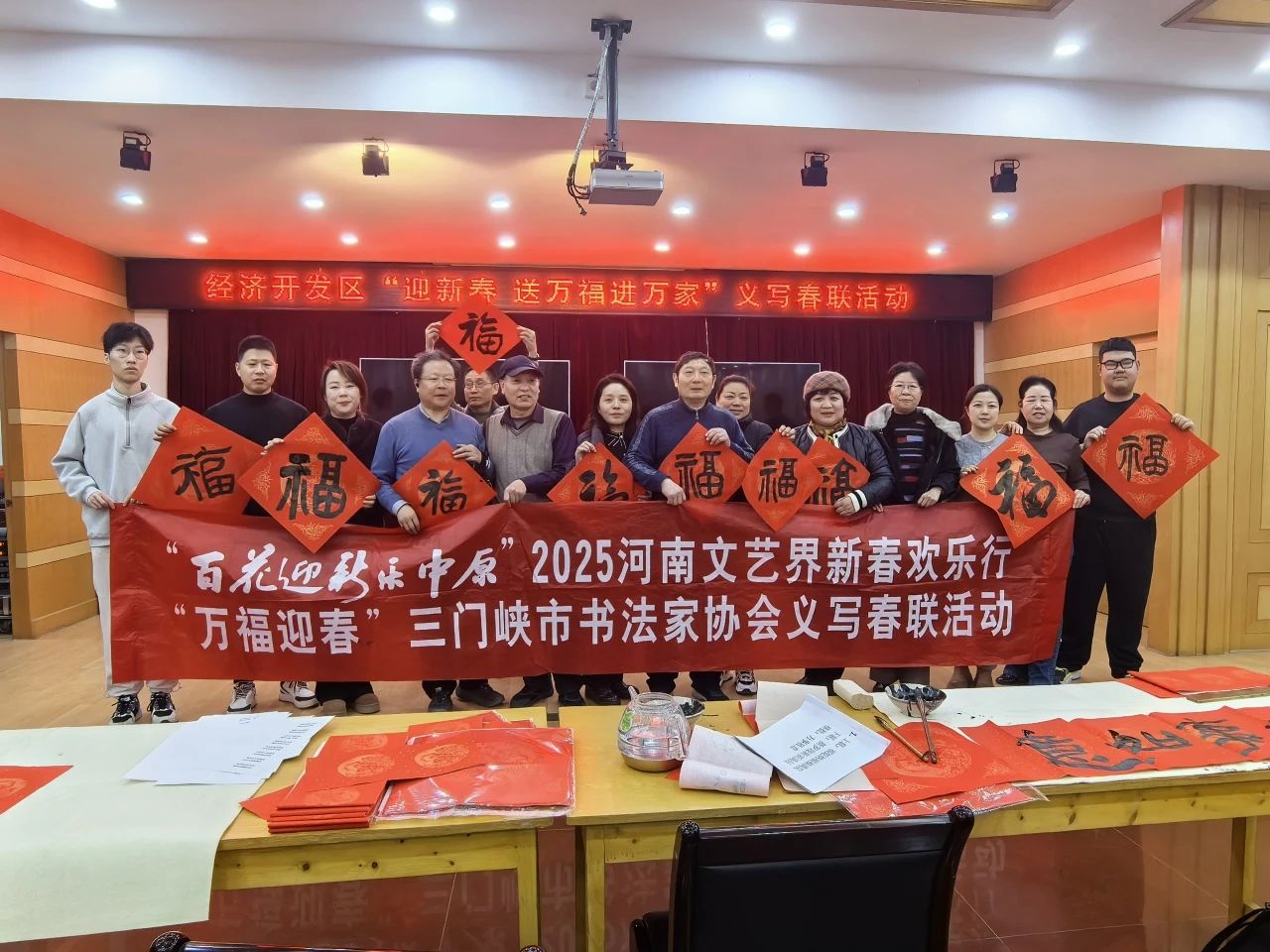 【新春走基層】翰墨飄香盼春來(lái)　丹青迎喜送福到——開(kāi)發(fā)區(qū)開(kāi)展義寫(xiě)春聯(lián)送祝福活動(dòng)
